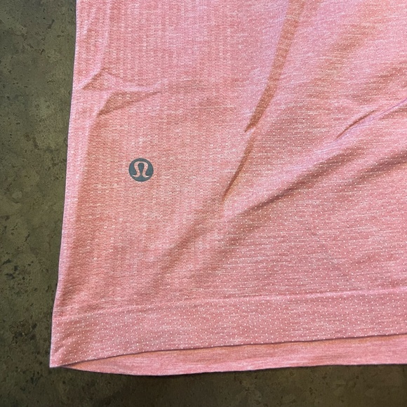 Lululemon Metal Vent 2.0 Half Zip in Misty Pink / Cherry Pink, Size L - Picture 4 of 5